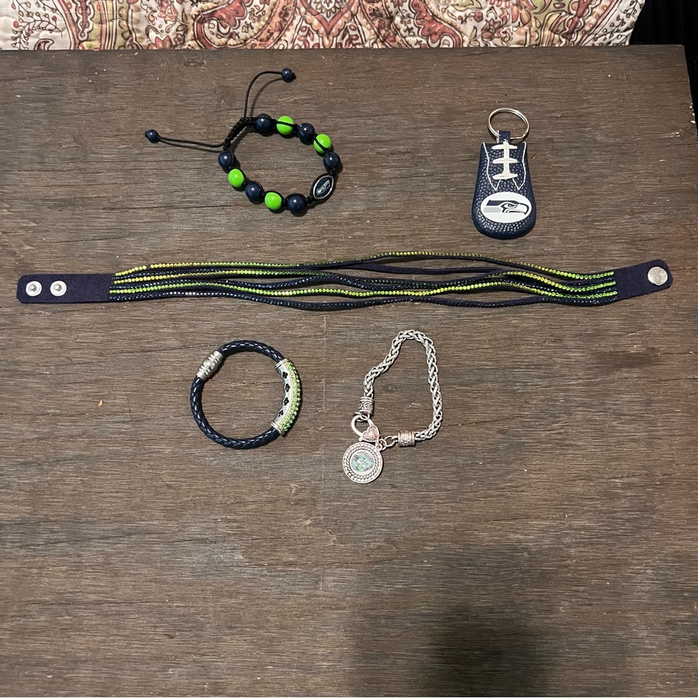 Seattle Seahawks Green and Blue Jewelry & Key Chain Set